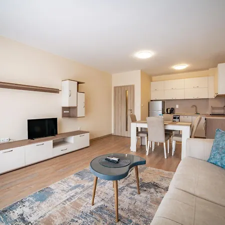 アパート 2br W/ Private Garage *