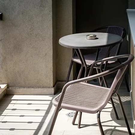 2br W/ Private Garage アパート