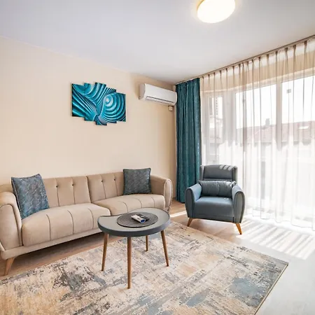 アパート 2br W/ Private Garage