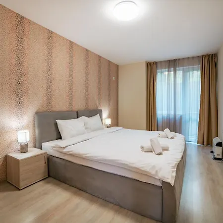 アパート 2br W/ Private Garage