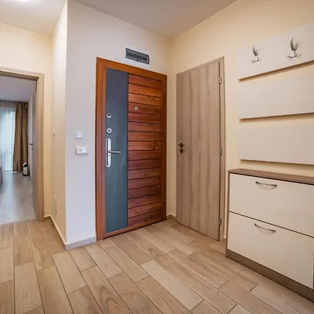 2br W/ Private Garage *